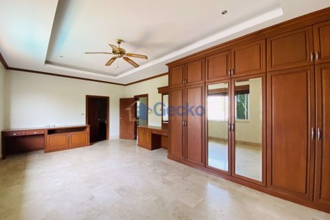 House in Pattaya, Thailand 5 bedrooms № 196851 - photo 18