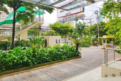 Condo in Bangkok, Thailand, 2 bedrooms  № 180810 - photo 24
