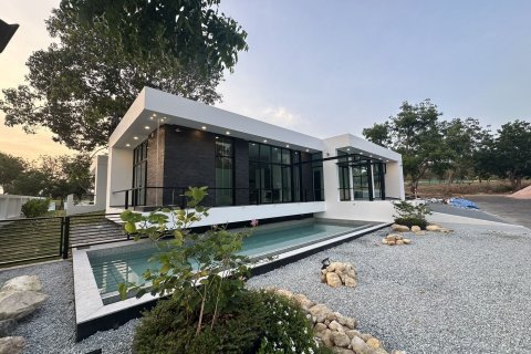 Вилла в Паттайе, Таиланд с 4 спальнями  № 170623 - фото 2