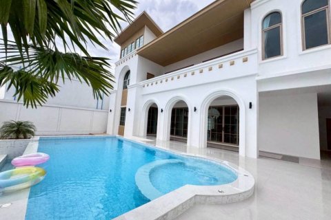 Вилла в Паттайе, Таиланд с 5 спальнями  № 146743 - фото 1