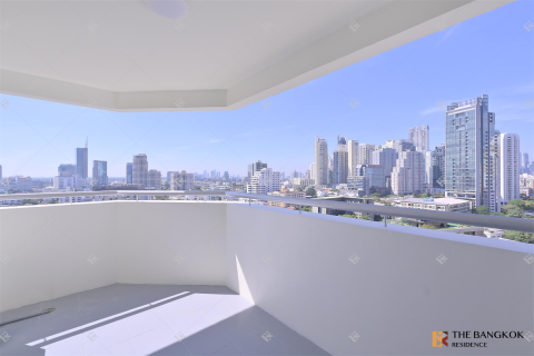 Condo in Bangkok, Thailand, 2 bedrooms № 186348 - photo 1