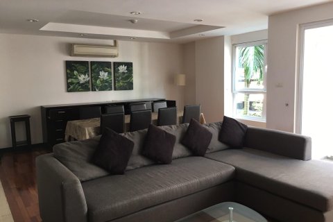 Кондоминиум с 3 спальнями в Ваттхане, Бангкок, Таиланд № 149928 - фото 2