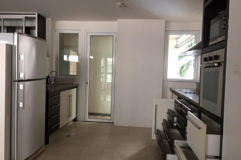 Кондоминиум с 3 спальнями в Ваттхане, Бангкок, Таиланд № 149928 - фото 5