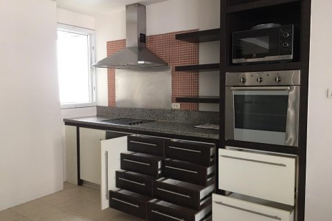 Кондоминиум с 3 спальнями в Ваттхане, Бангкок, Таиланд № 149928 - фото 4