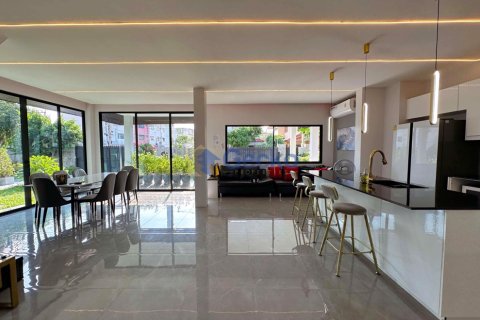 House in Pattaya, Thailand 7 bedrooms № 196561 - photo 11
