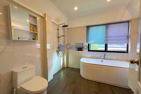 House in Pattaya, Thailand 7 bedrooms № 196561 - photo 24