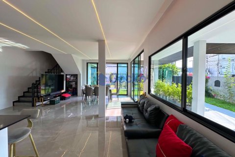 House in Pattaya, Thailand 7 bedrooms № 196561 - photo 6