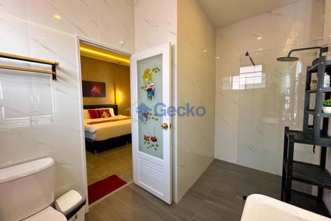 House in Pattaya, Thailand 7 bedrooms № 196561 - photo 23