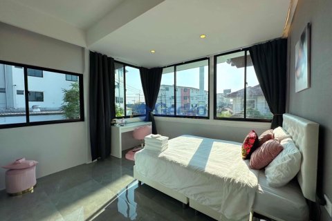 House in Pattaya, Thailand 7 bedrooms № 196561 - photo 20