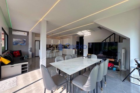 House in Pattaya, Thailand 7 bedrooms № 196561 - photo 10