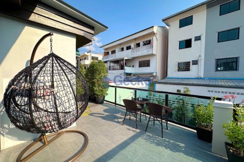 House in Pattaya, Thailand 7 bedrooms № 196561 - photo 26