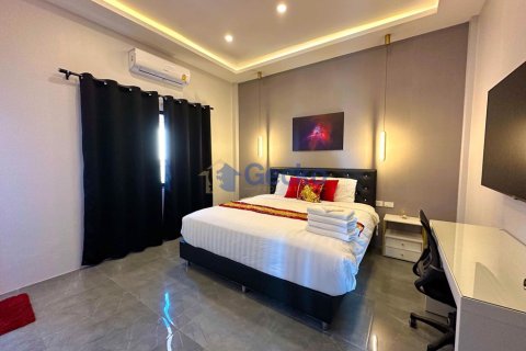 House in Pattaya, Thailand 7 bedrooms № 196561 - photo 21