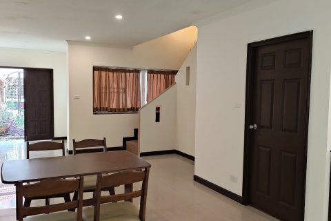 Таунхаус в Паттайе, Таиланд с 3 спальнями  № 135446 - фото 12