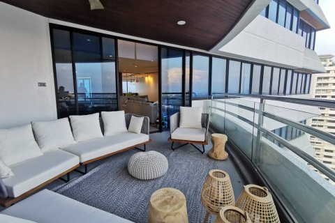 Кондоминиум с 4 спальнями в Сатхоне, Бангкок, Таиланд № 133619 - фото 1