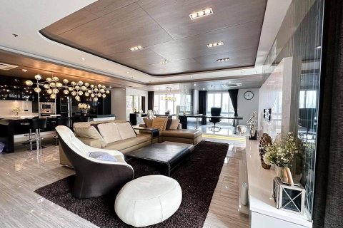 Кондоминиум с 3 спальнями в Клонг Тоэй, Бангкок, Таиланд № 133622 - фото 1