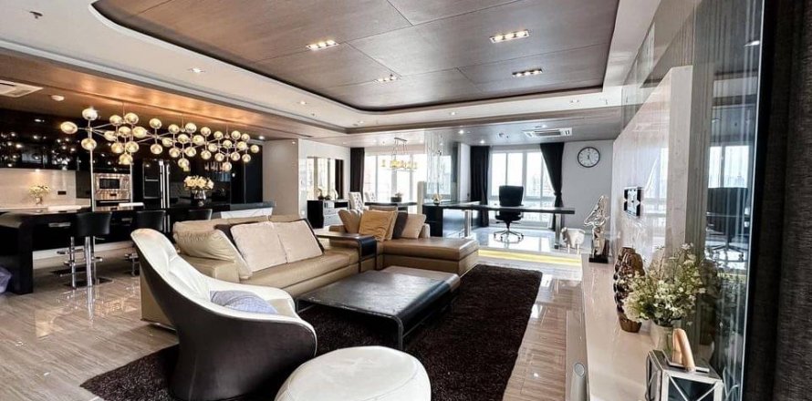 Кондоминиум с 3 спальнями в Клонг Тоэй, Бангкок, Таиланд № 133622