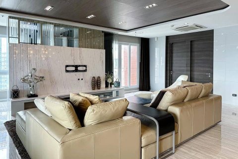 Кондоминиум с 3 спальнями в Клонг Тоэй, Бангкок, Таиланд № 133622 - фото 2