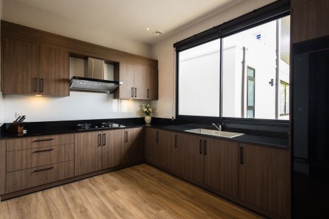 Villa in Chiang Mai, Thailand 5 bedrooms № 159986 - photo 15