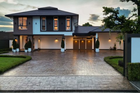 Villa in Chiang Mai, Thailand 5 bedrooms № 159986 - photo 4