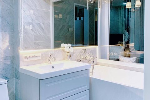 Condo in Phra Khanong, Bangkok, Thailand, 2 bedrooms  № 164207 - photo 10