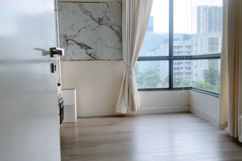 Condo in Phra Khanong, Bangkok, Thailand, 2 bedrooms  № 164207 - photo 15