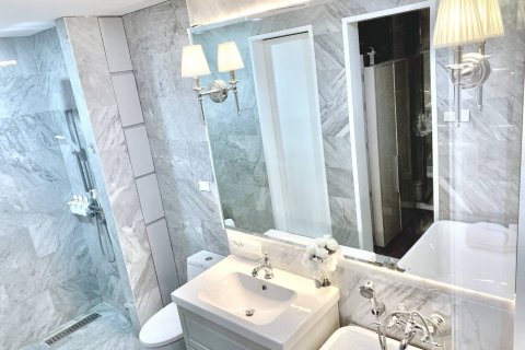 Condo in Phra Khanong, Bangkok, Thailand, 2 bedrooms  № 164207 - photo 6