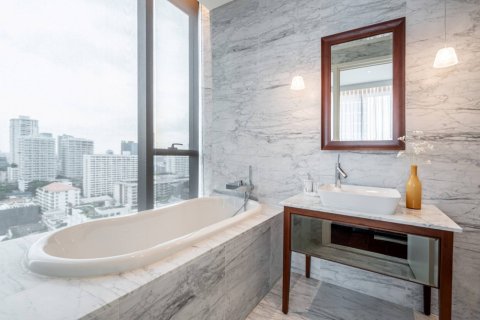 Condo in Bangkok, Thailand, 2 bedrooms  № 180792 - photo 23