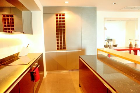 Condo in Bangkok, Thailand, 3 bedrooms  № 180791 - photo 4