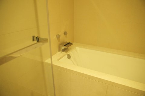 Condo in Bangkok, Thailand, 3 bedrooms  № 180791 - photo 14