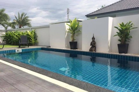 Villa in Hua Hin, Thailand 3 bedrooms № 171093 - photo 2