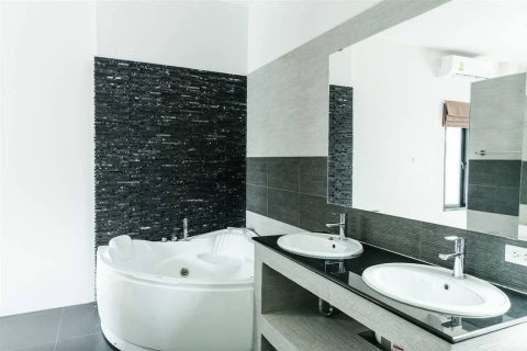 Villa in Hua Hin, Thailand 3 bedrooms № 171093 - photo 14