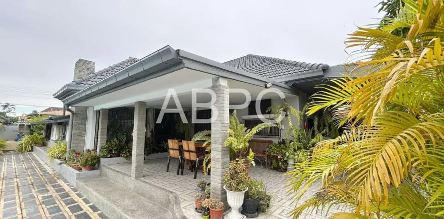 Casa de 3 dormitorios en Pattaya, Tailandia № 211391