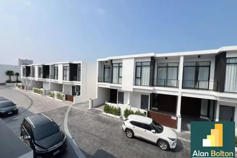 Casa de 4 dormitorios en Pattaya, Tailandia № 211389 - foto 10