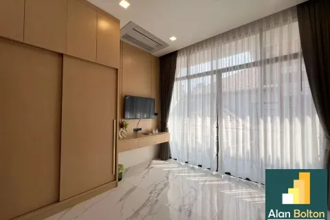 Casa de 4 dormitorios en Pattaya, Tailandia № 211389 - foto 7