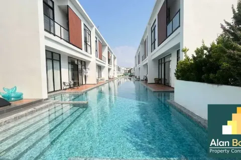 Casa de 4 dormitorios en Pattaya, Tailandia № 211389 - foto 16