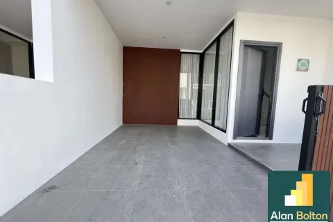 Casa de 4 dormitorios en Pattaya, Tailandia № 211389 - foto 3