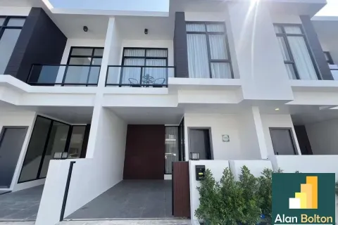 Maison à Pattaya, Thaïlande 4 chambres № 211389
