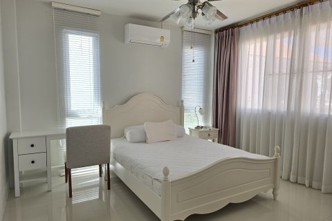 House in Phuket, Thailand 3 bedrooms № 160611 - photo 12