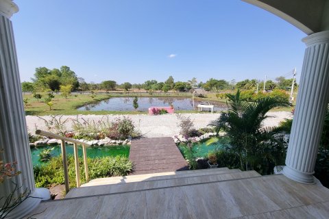 Maison à Udon Thani, Thaïlande 9 chambres № 140402 - photo 10