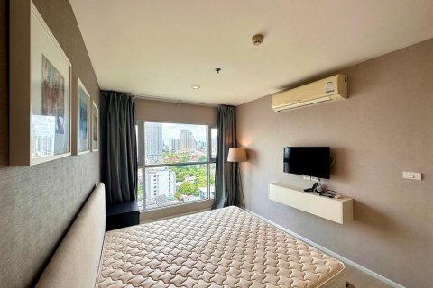 Кондоминиум с 2 спальнями в Клонг Тоэй, Бангкок, Таиланд № 140406 - фото 9