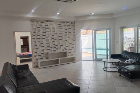 Villa in Pattaya, Thailand 4 bedrooms № 169160 - photo 15