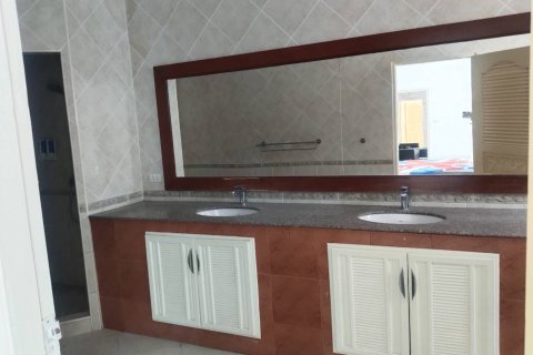 Villa in Pattaya, Thailand 4 bedrooms № 169160 - photo 25