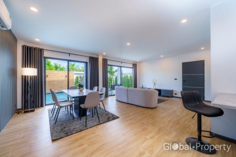 House in Pattaya, Thailand 4 bedrooms № 153745 - photo 22