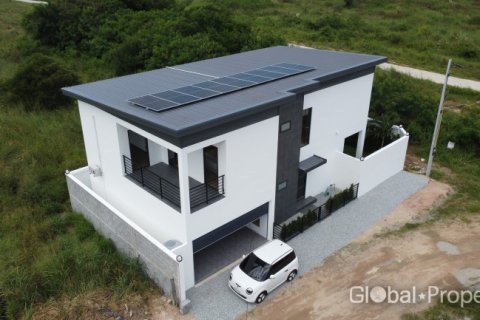 House in Pattaya, Thailand 4 bedrooms № 153745 - photo 1