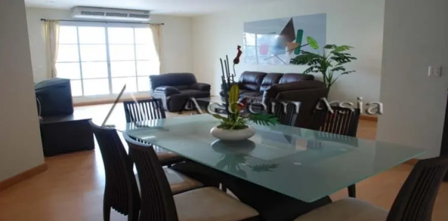 Condo in Khlong Toei, Bangkok, Thailand, 3 bedrooms  № 215296