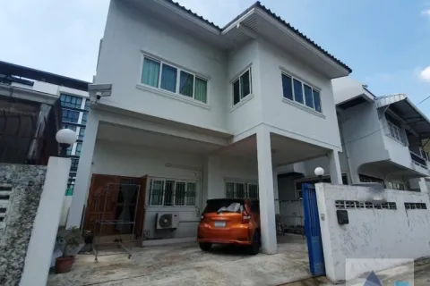 Casa de 4 dormitorios en Watthana, Bangkok, Tailandia № 215297