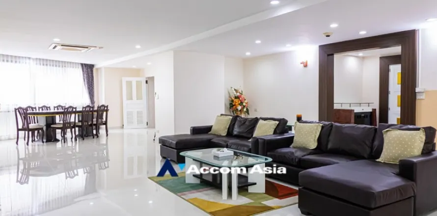 Condo in Khlong Toei, Bangkok, Thailand, 3 bedrooms  № 215300