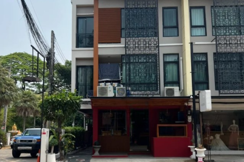 Таунхаус в Чиангмае, Таиланд с 4 спальнями  № 151410 - фото 1