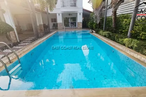 Casa de 3 dormitorios en Pattaya, Tailandia № 212421 - foto 2