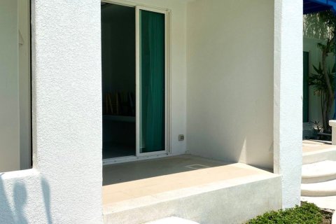 Condo in Hua Hin, Thailand, 2 bedrooms  № 158213 - photo 12